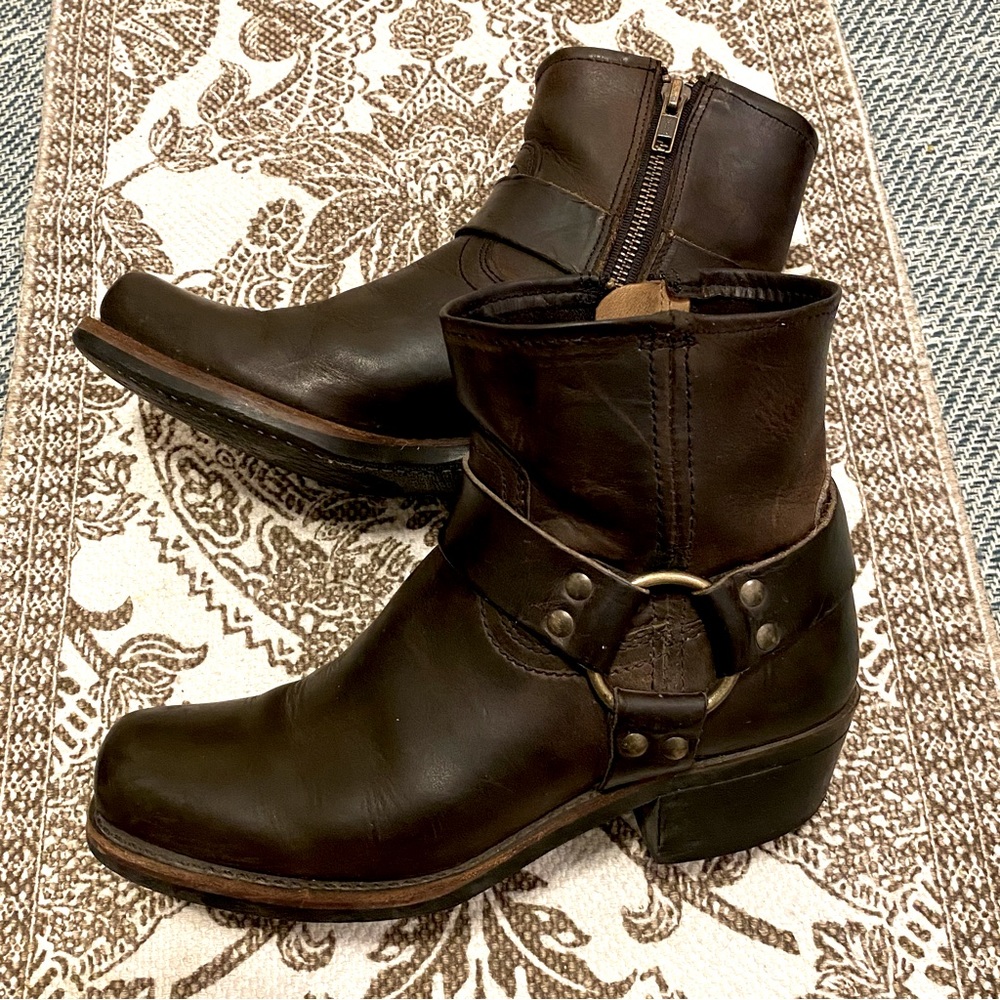 Frye Heirloom Harness Women’s Dark Brown Leather Zippered Boots size 6.5
